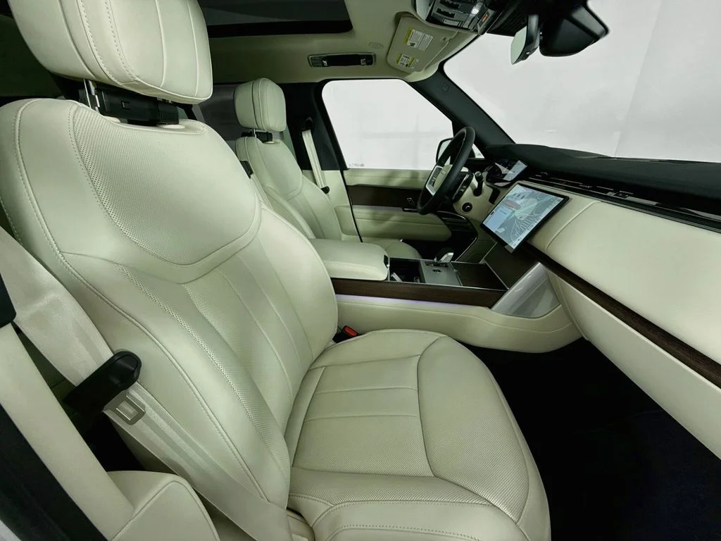New 2026 Fuji White Land Rover SE image 30