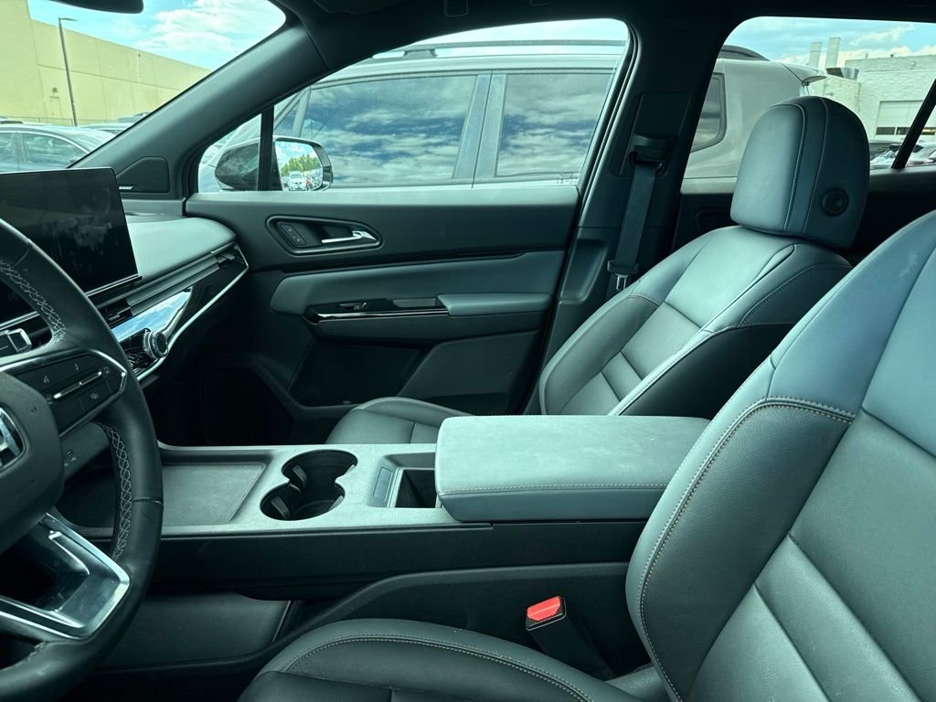 Used 2024 Snowfall Pearl Honda Touring image 4