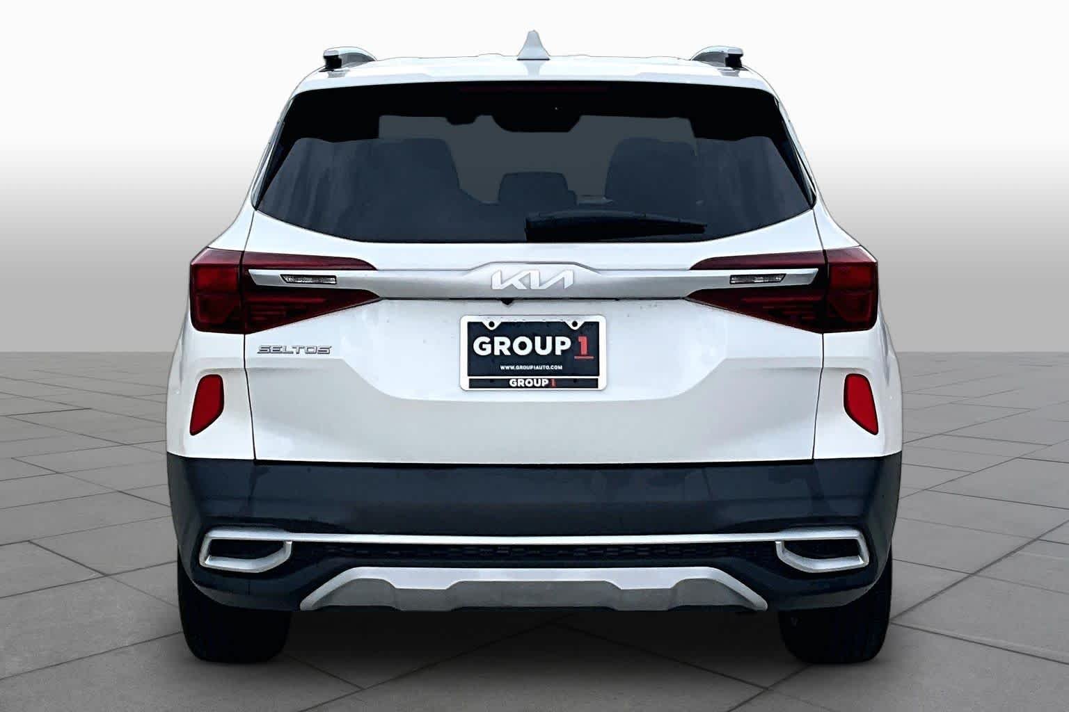 Used 2023 Snow White Pearl Kia S image 5