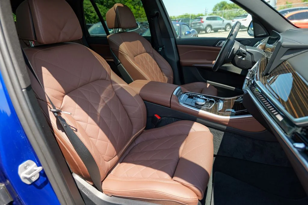 Used 2025 Marina Bay Blue Metallic BMW M60i image 38