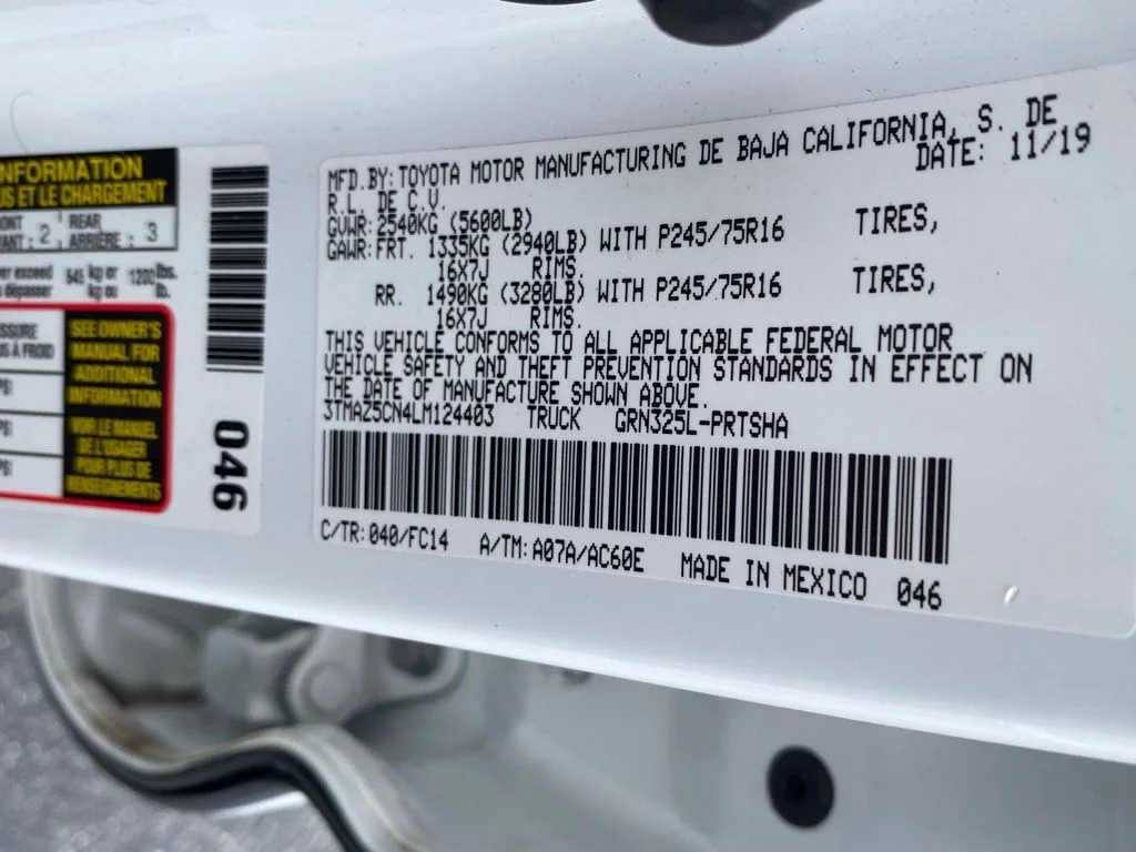 Used 2020 White Toyota SR5 image 21