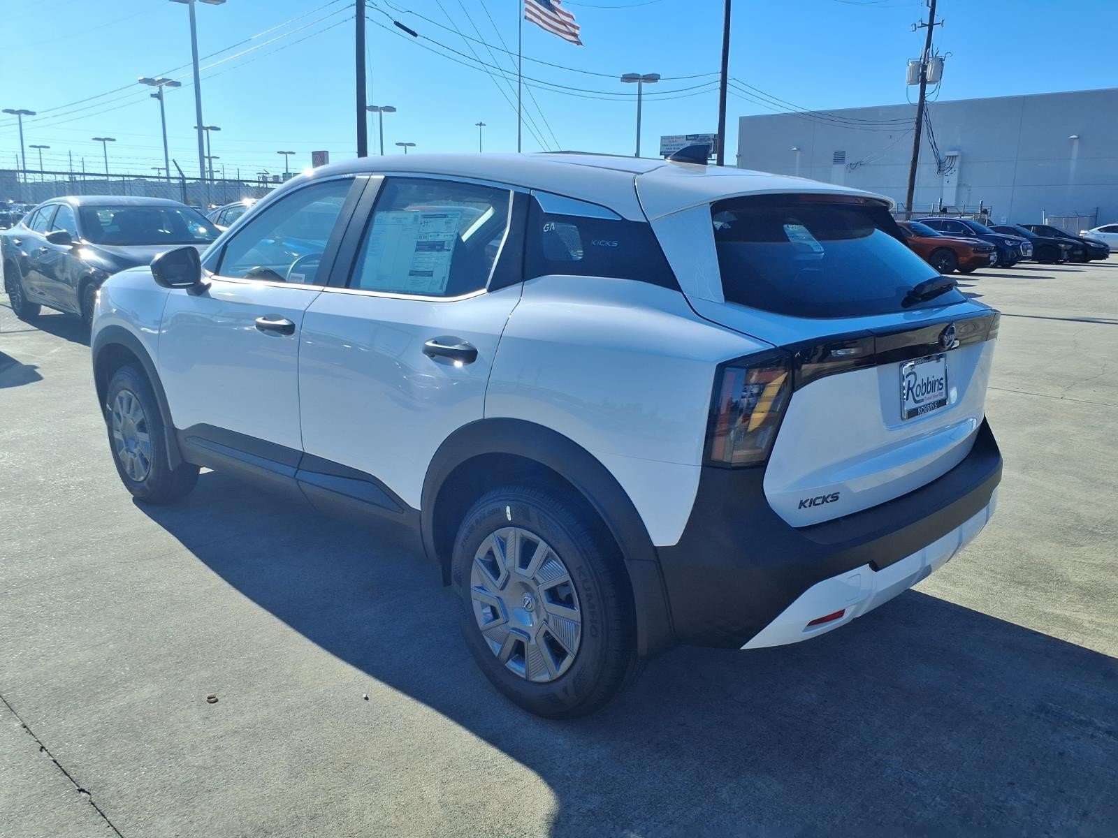 2027 Nissan Kicks photo 4 of 25