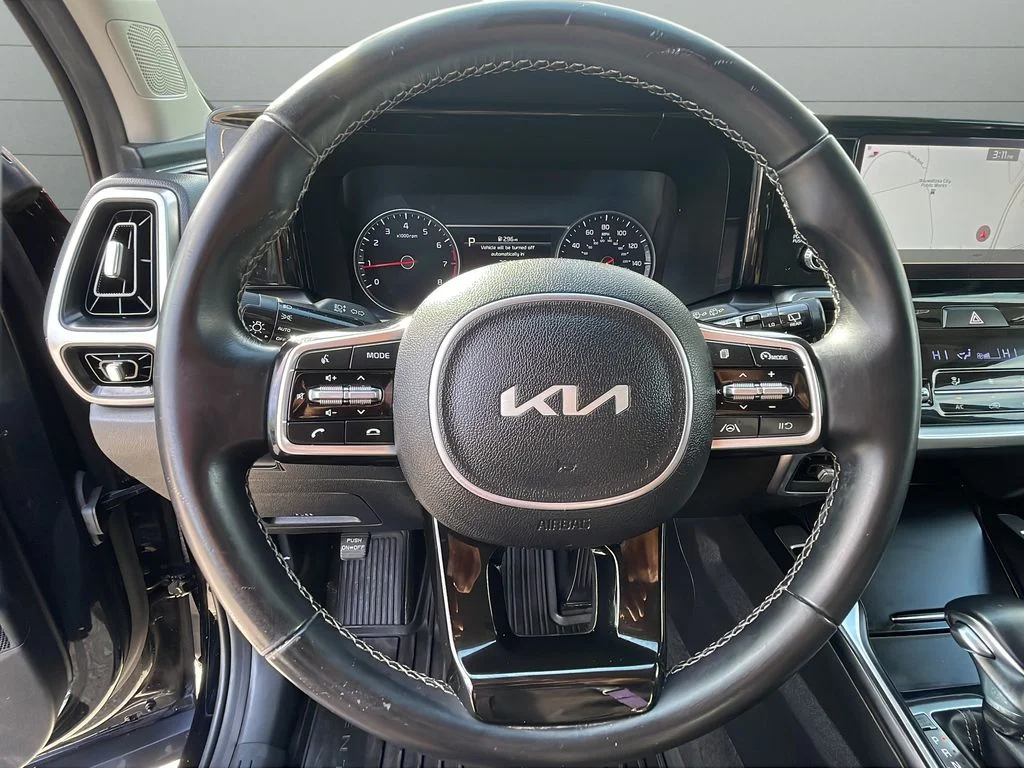 Used 2022 Black Kia S image 37