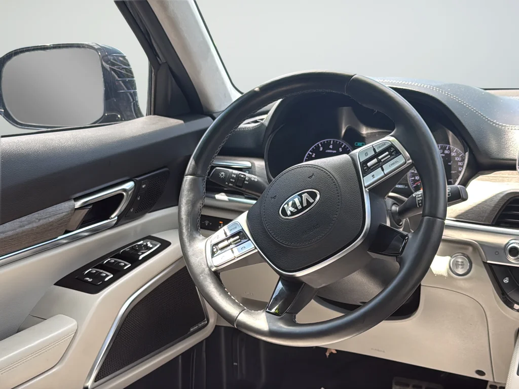 Used 2021 Black Kia SX image 36