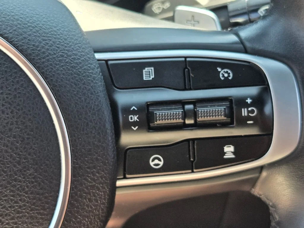 Used 2023 Black Kia GT image 25