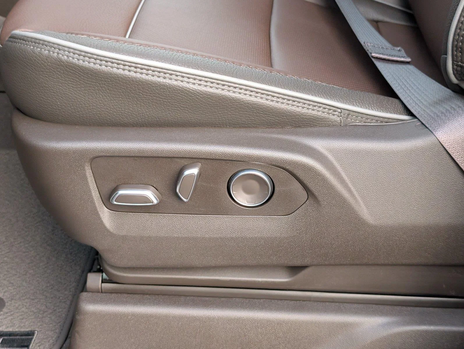New 2026 Sterling Metallic GMC Denali image 18