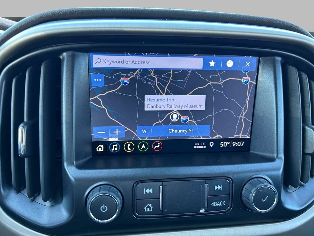 Used 2022 White GMC Denali image 27