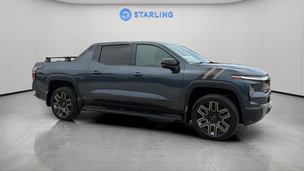 Used 2026 Blue Smoke Metallic Chevrolet LT - Standard Range image 12