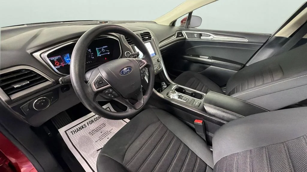 Used 2020 Red Ford SE image 18