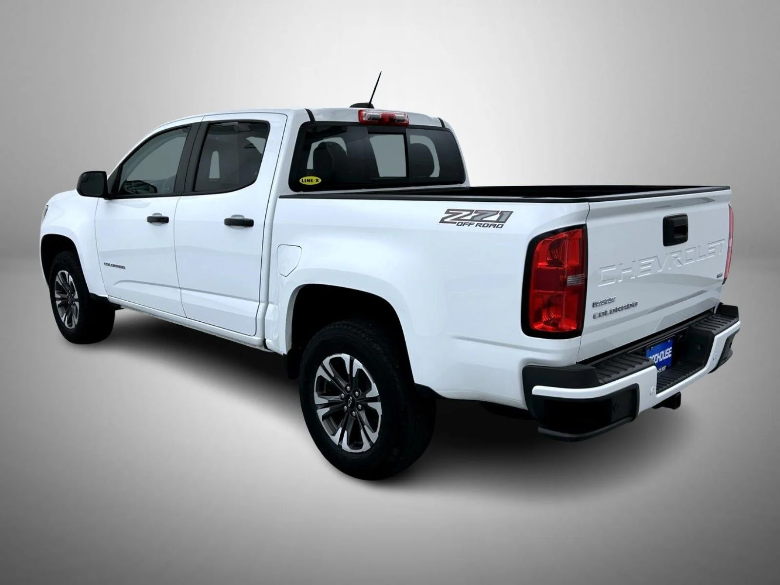 Used 2022 White Chevrolet Z71 image 7