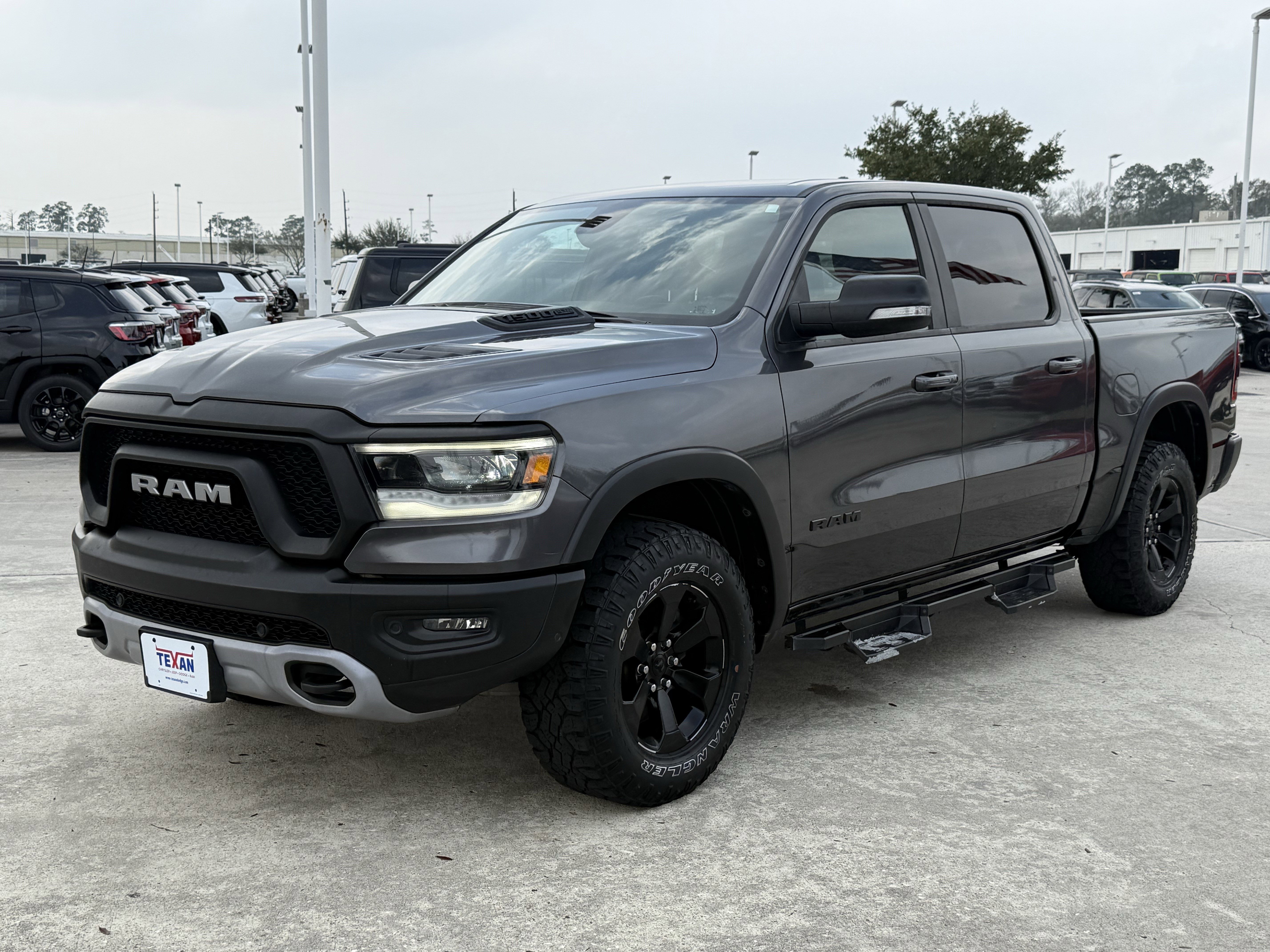 Used 2019 Granite Crystal Metallic Clearcoat Ram  image 8