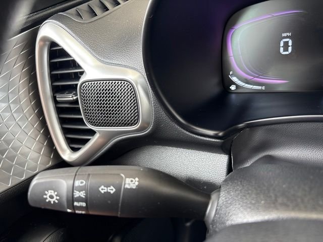 Certified Used 2025 Snow White Pearl Kia LX image 20