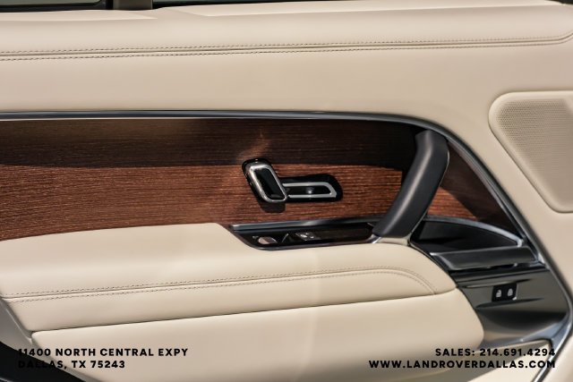 Used 2024  Land Rover SE image 50
