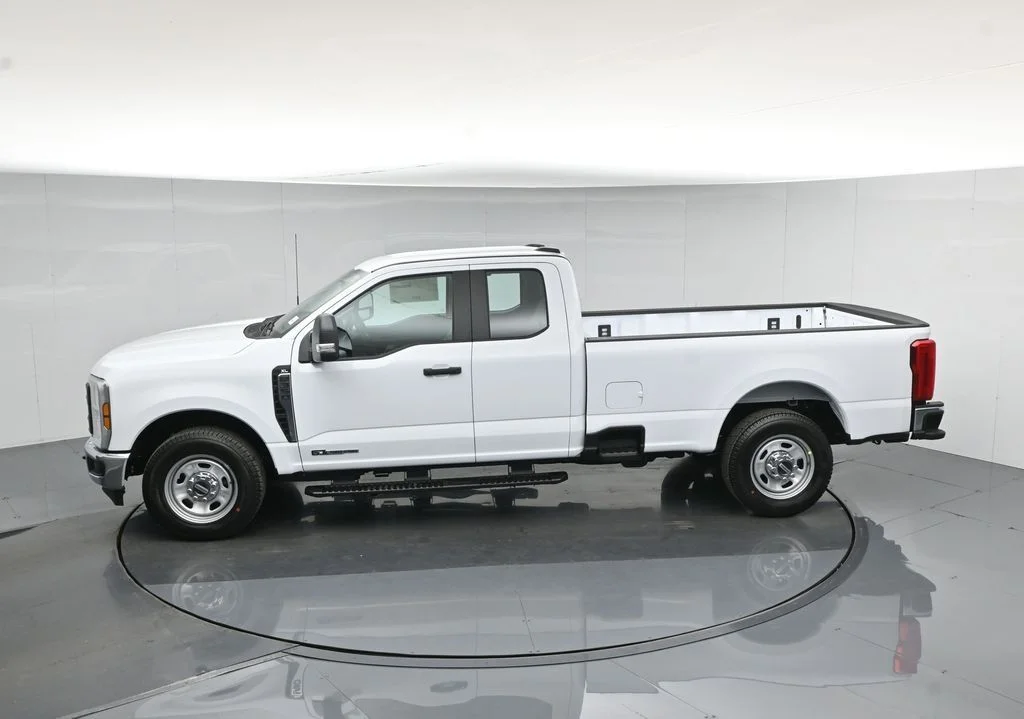 New 2026 Oxford White Ford XL image 41