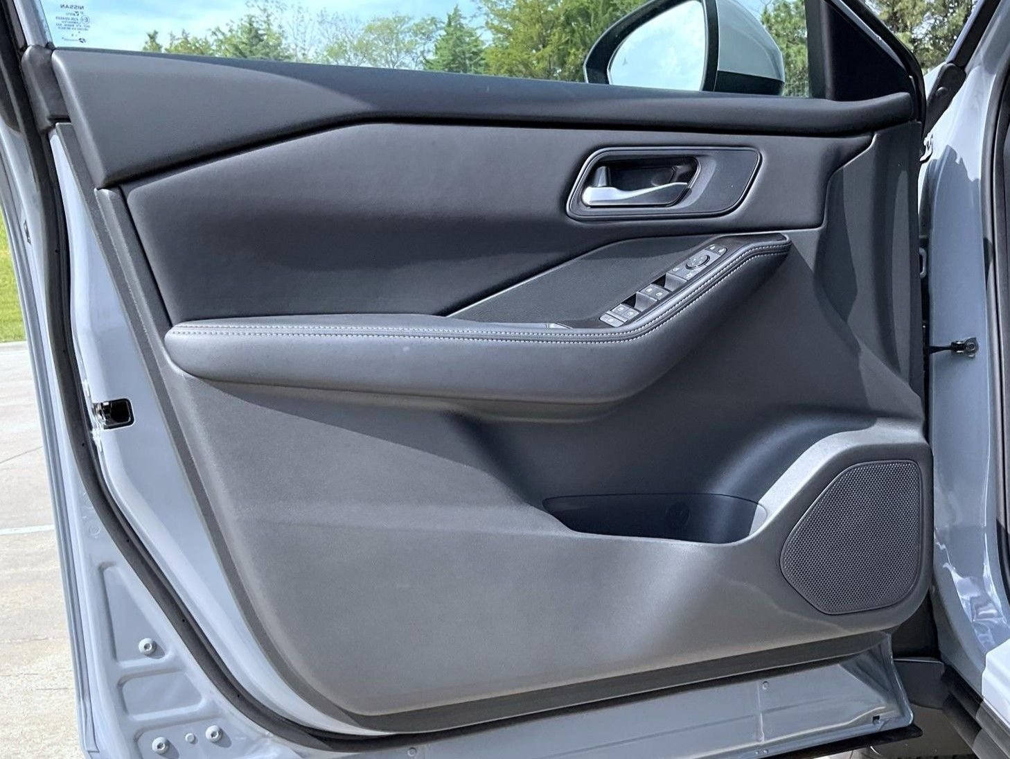 New 2026 Boulder Gray Pearl Nissan SV image 9