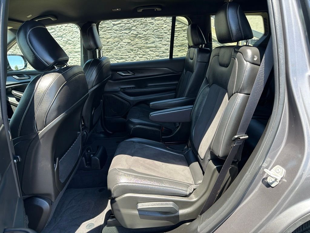 Used 2024 Gray Jeep Altitude image 13