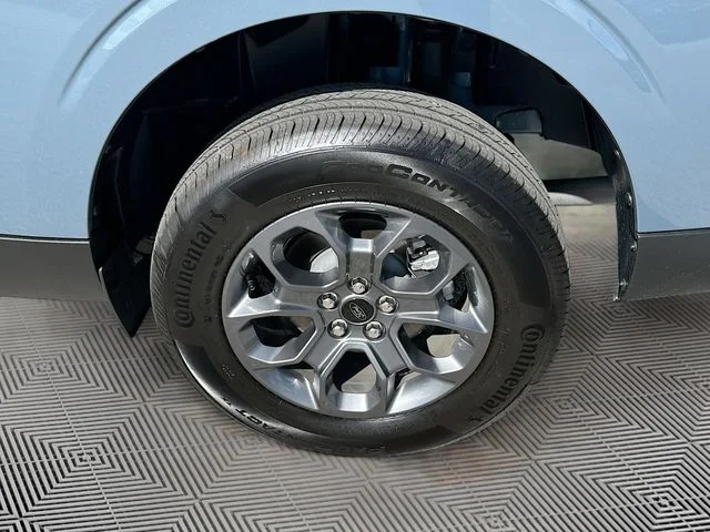 New 2026 Azure Gray Metallic Ford XLT image 18