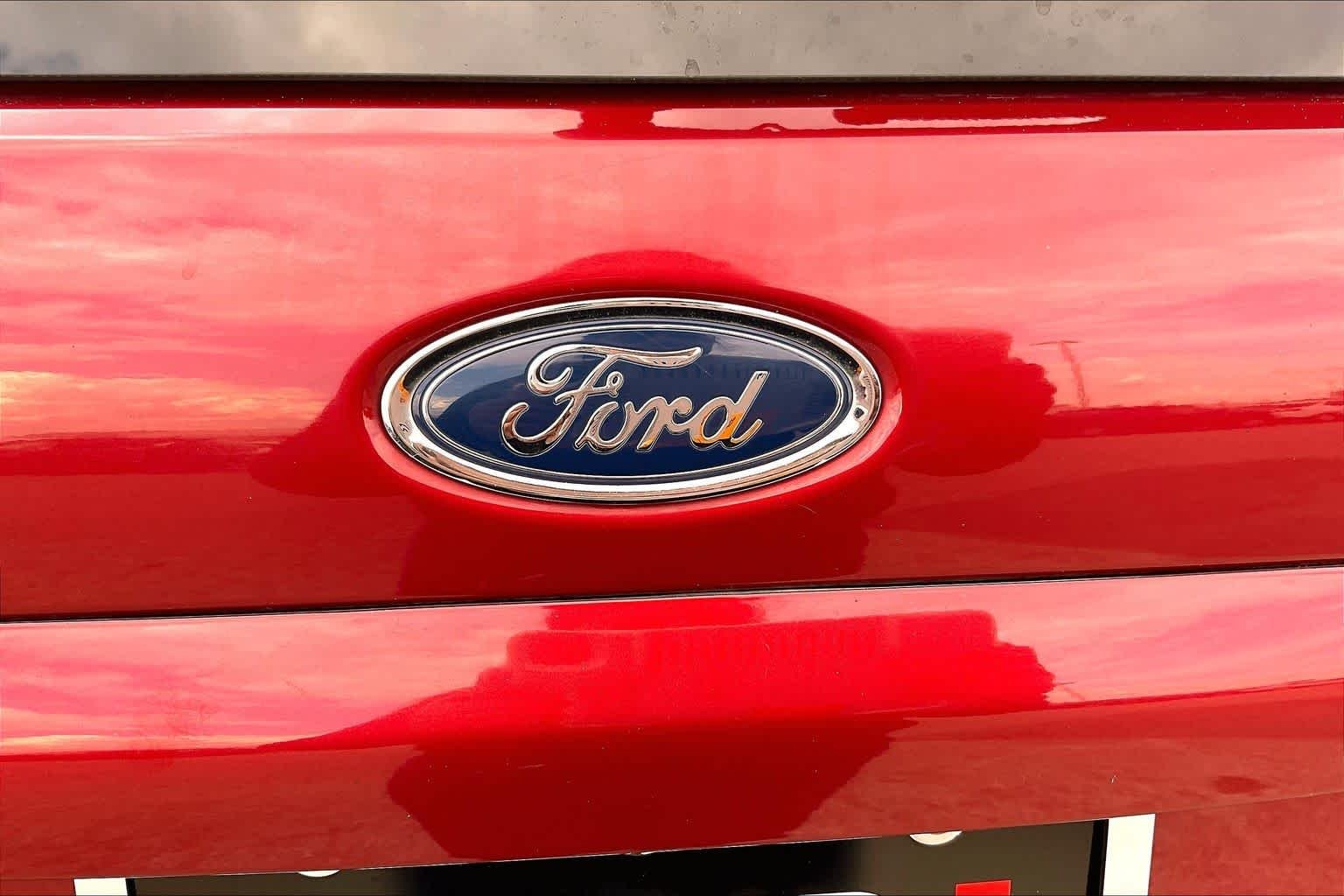 Used 2021 Ruby Red Metallic Tinted Clearcoat Ford SE image 29