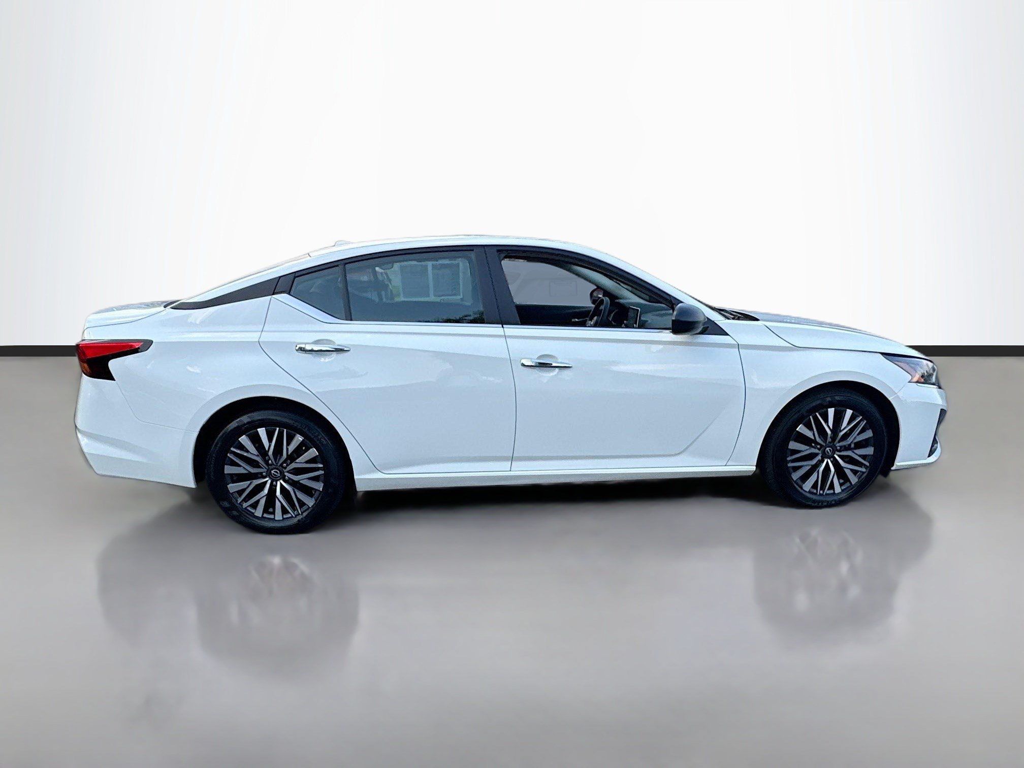 Used 2025 Glacier White Nissan SV image 8