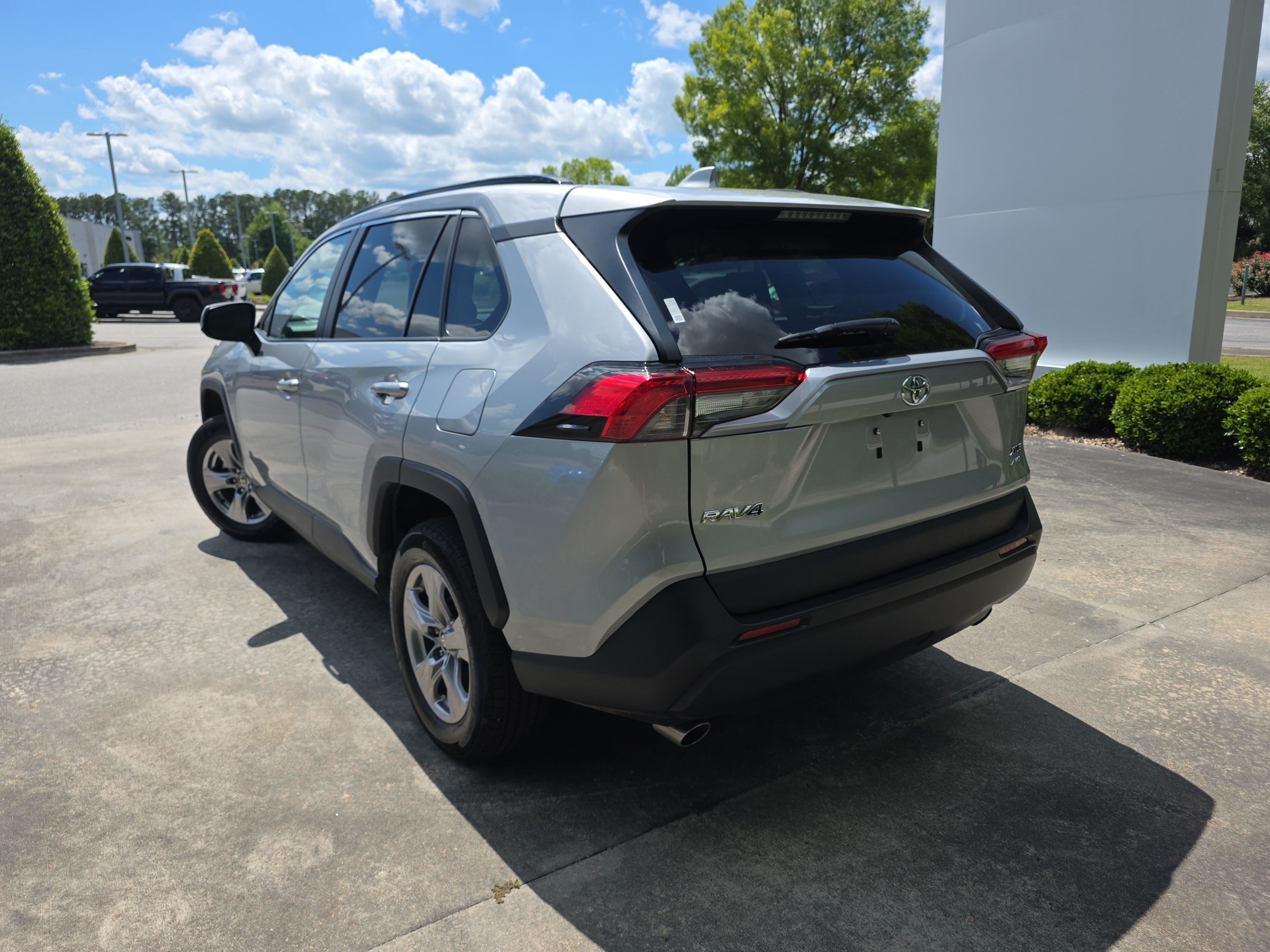 Used 2025 Silver Sky Metallic Toyota XLE image 5