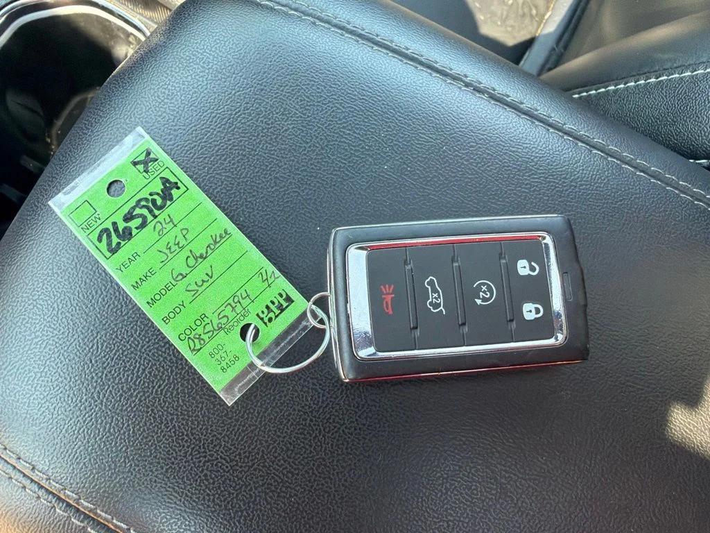 Used 2024 Metallic Jeep Limited image 37