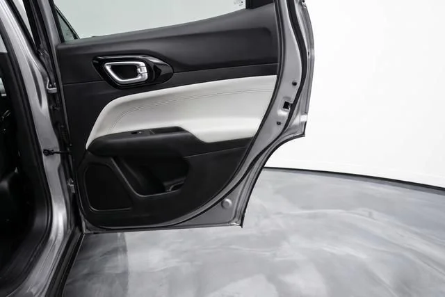 Used 2024  Jeep Limited image 21