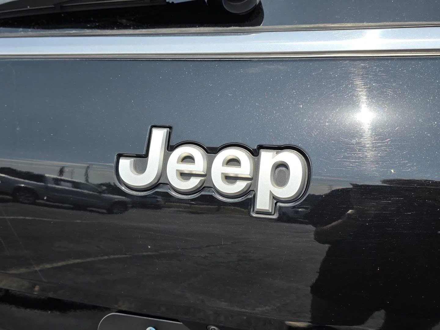 Used 2024 Diamond Black Crystal Pearlcoat Jeep Laredo image 32