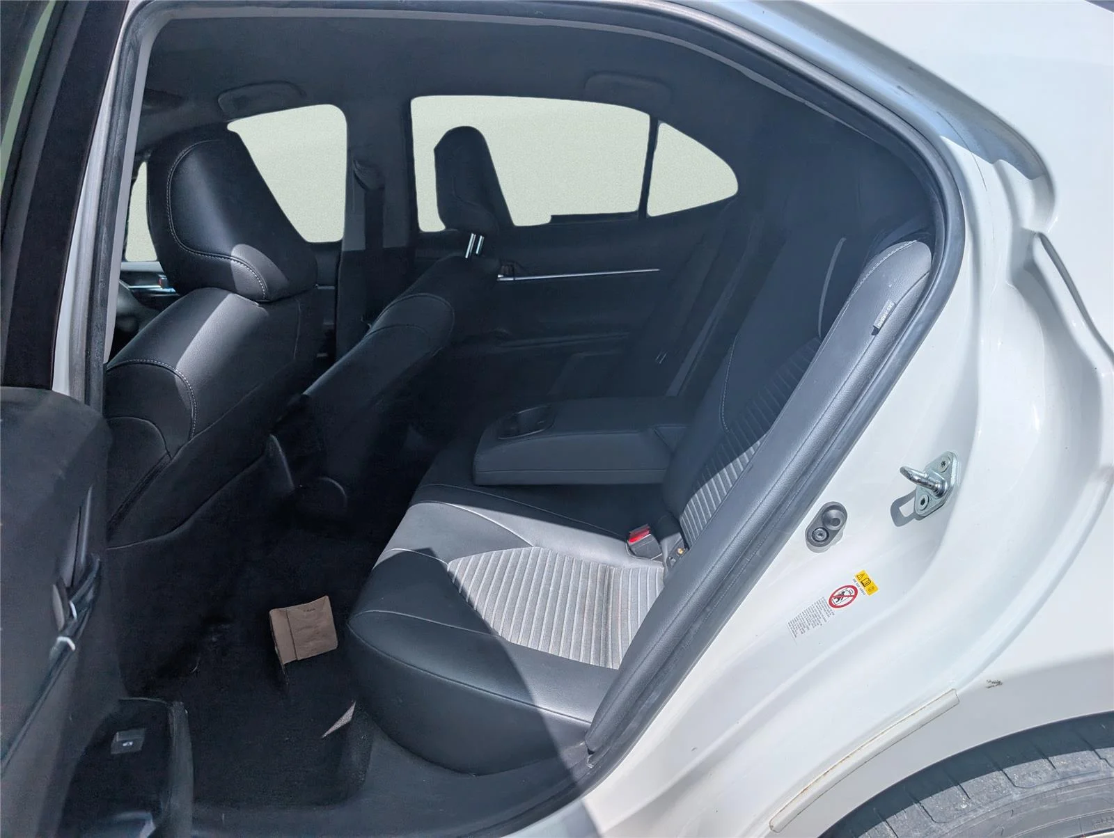 Used 2018 Super White Toyota SE image 29