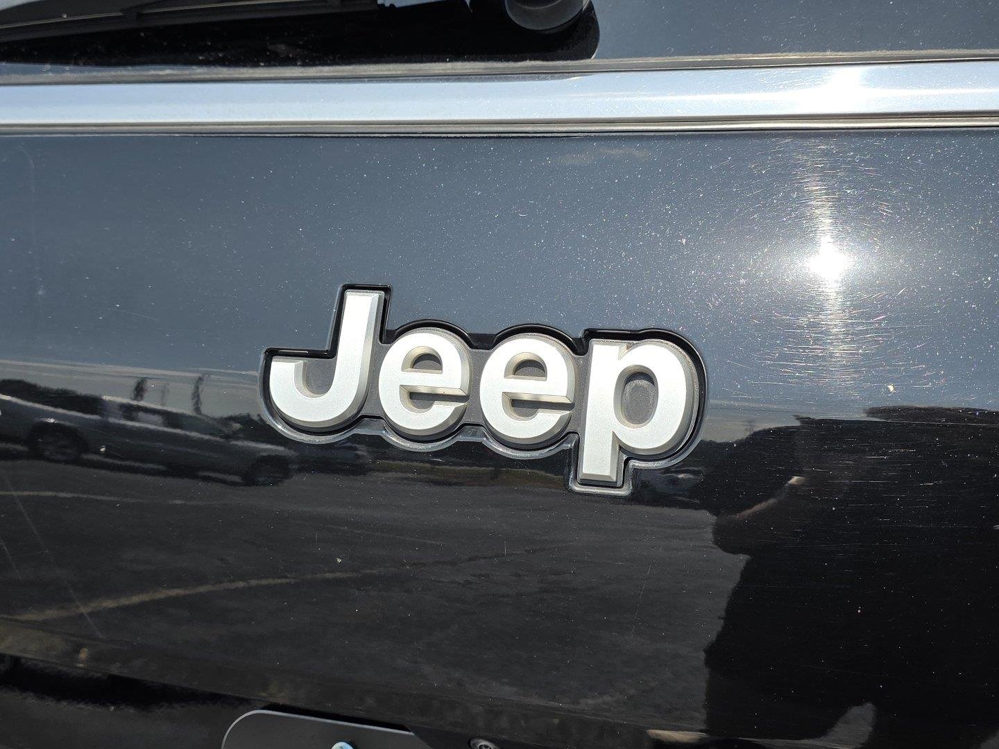 Used 2024 Diamond Black Crystal Pearlcoat Jeep Laredo image 32