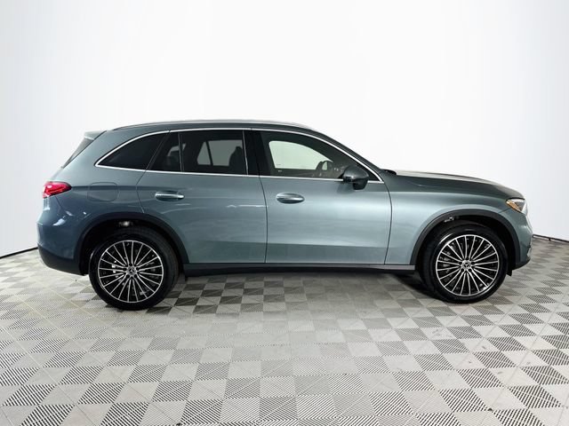 New 2026 Verde Silver Metallic Mercedes-Benz GLC 300 image 39