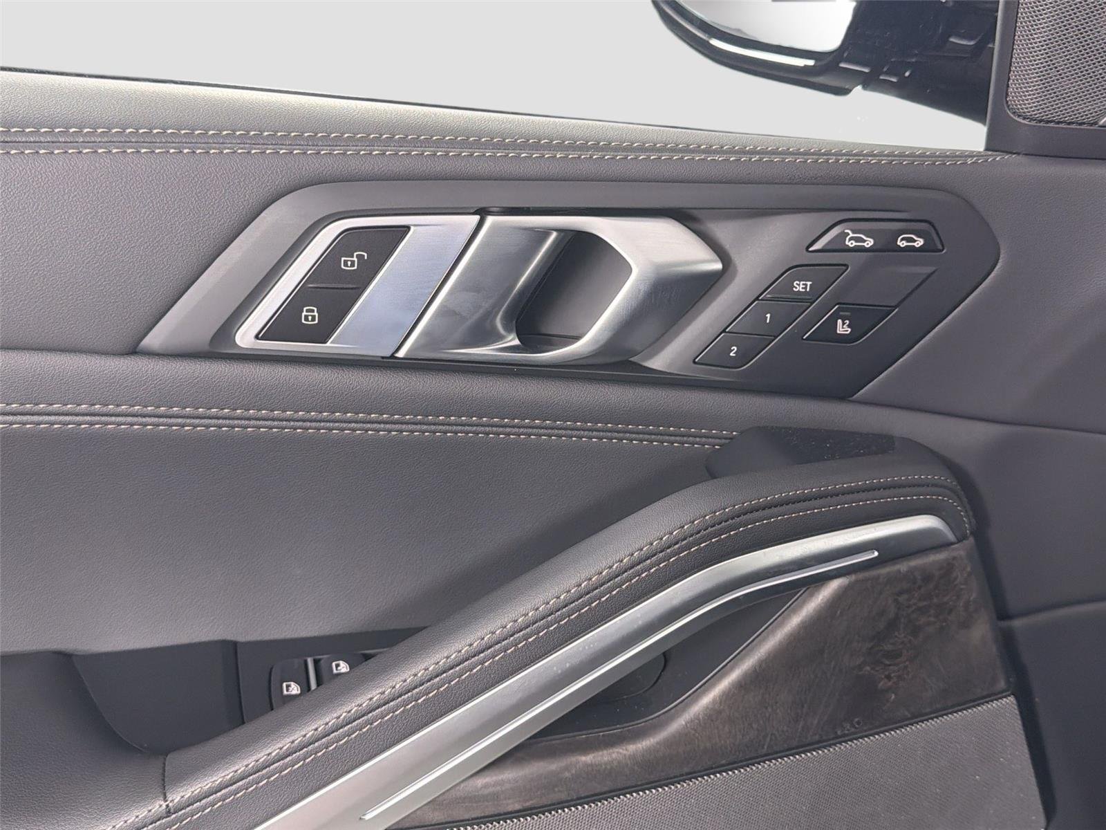 New 2027 Black Sapphire Metallic BMW M60i image 17