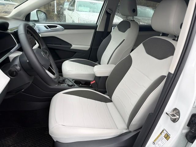 New 2026 White Volkswagen 1.5T SE image 9