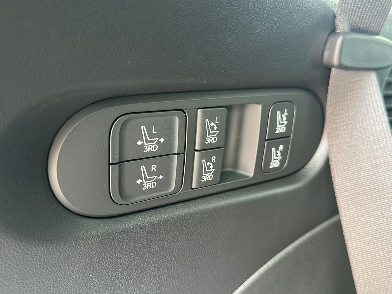 New 2026 Silver Hyundai Limited AWD image 38
