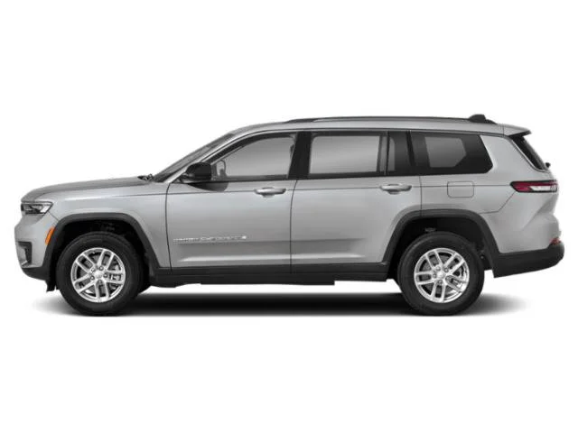 Used 2023 Silver Zynith Jeep Laredo image 3