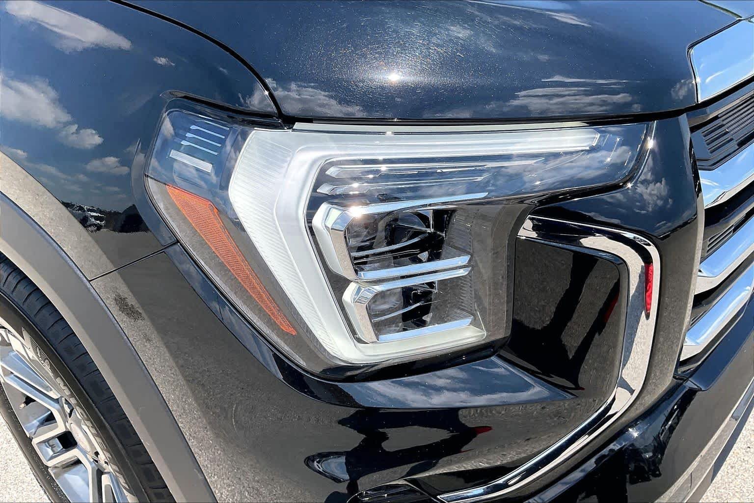 Used 2026 Ebony Twilight Metallic GMC FWD Elevation image 27