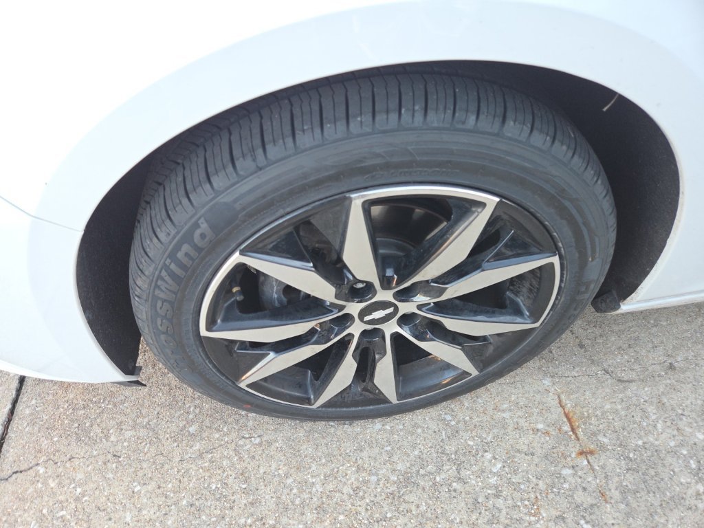 Used 2017 Chevrolet Malibu 1LT with VIN 1G1ZE5ST6HF269649 for sale in Savoy, IL