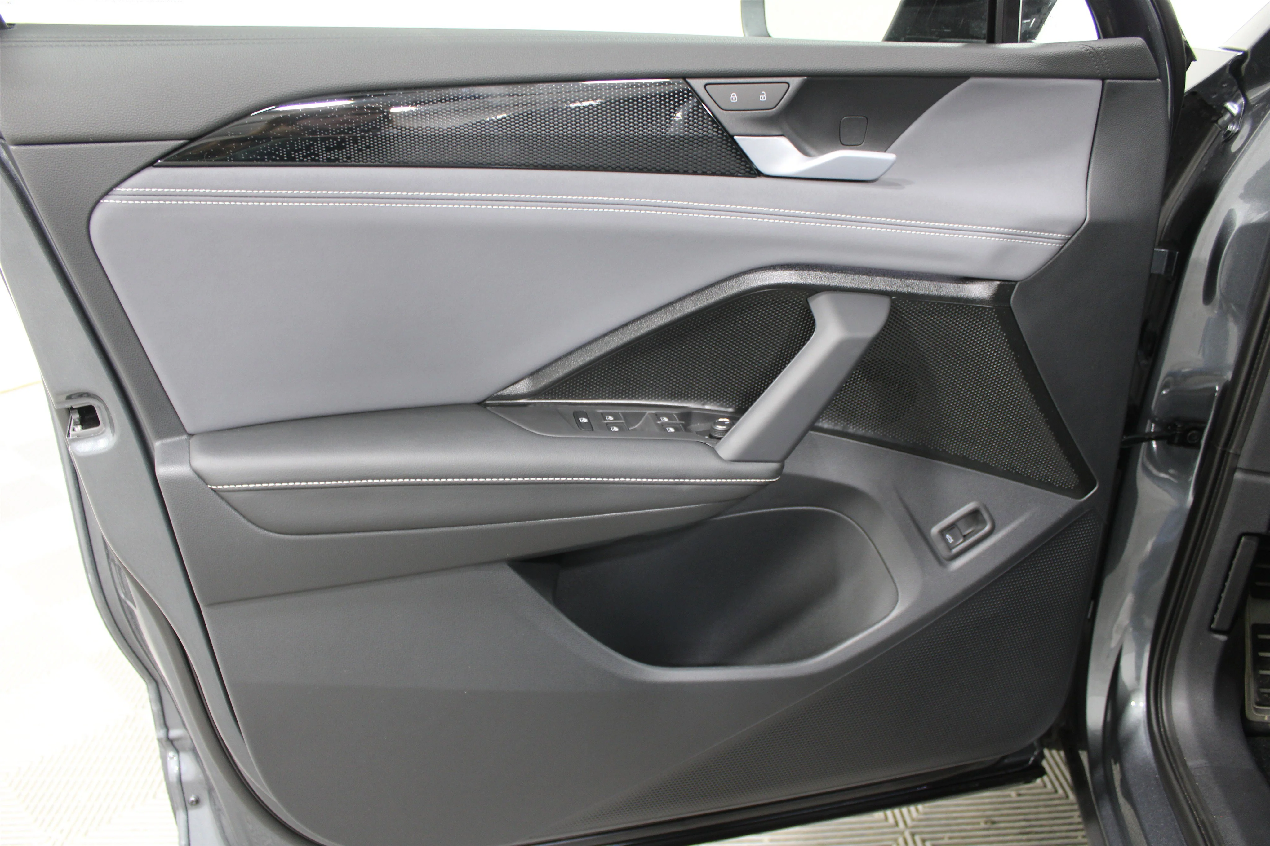 New 2026 Platinum Gray Metallic Volkswagen SE R-Line Black image 6