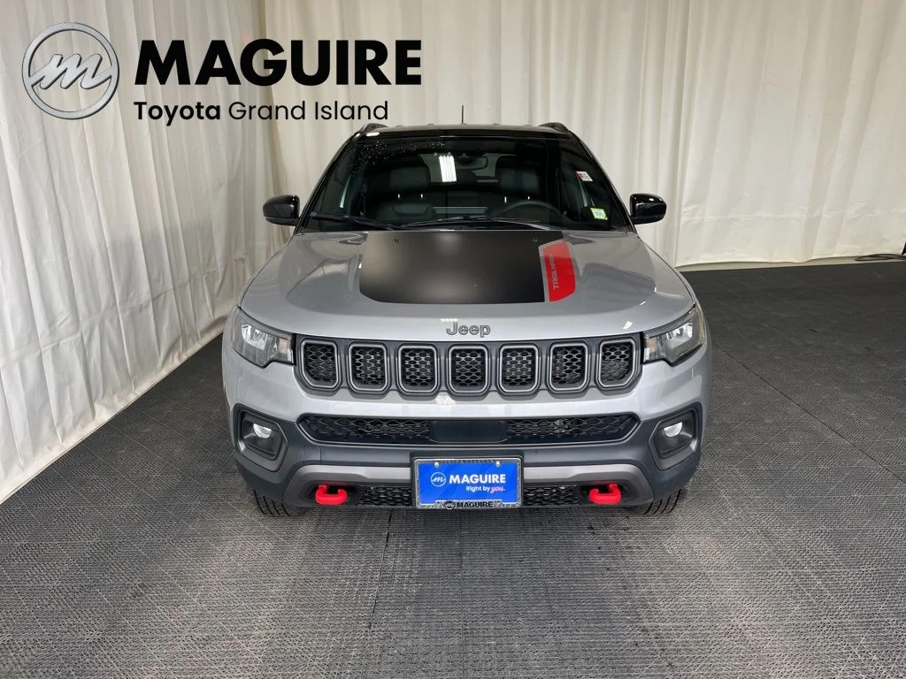 Used 2023 Silver Jeep Trailhawk image 33