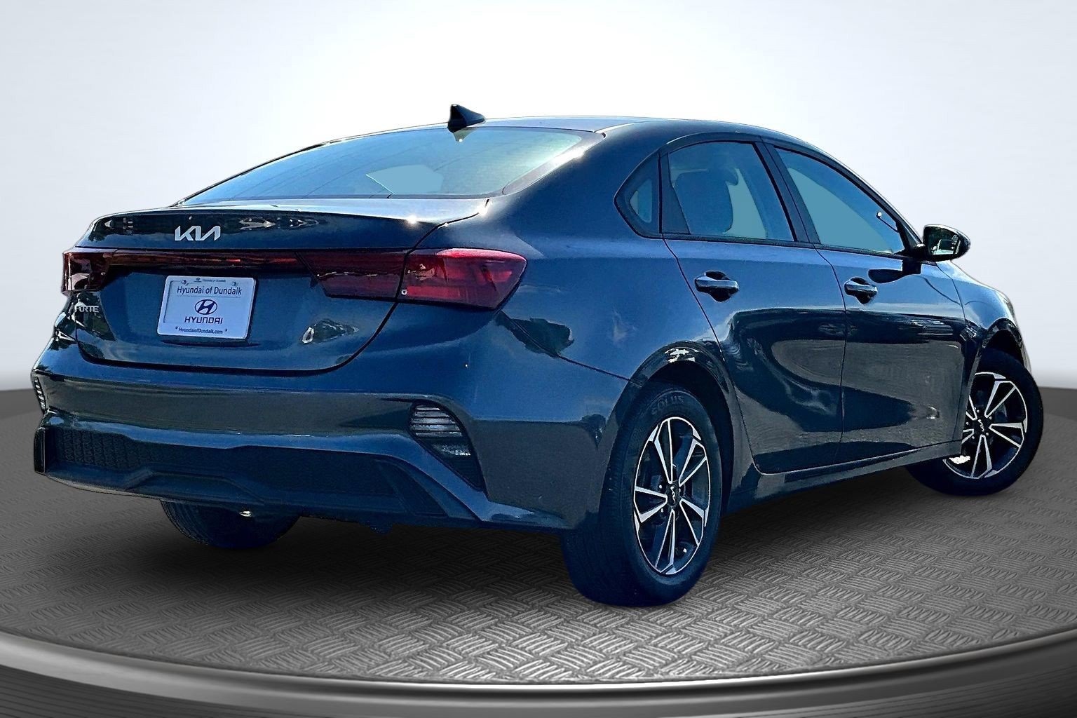 Used 2023 Gray Kia LXS image 5