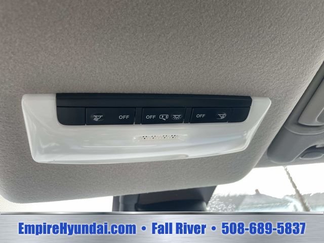 2025 Nissan Versa Sedan SV - Photo 23
