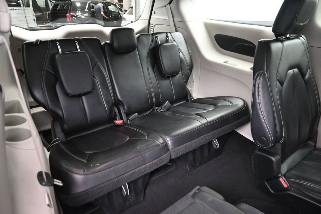 Used 2023 Gray Chrysler Touring L image 11
