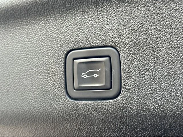 2023 GMC Yukon Denali - Photo 13