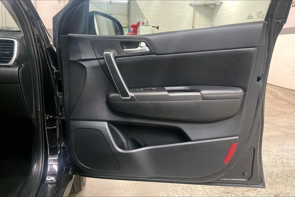 Used 2017 Red Kia EX image 24