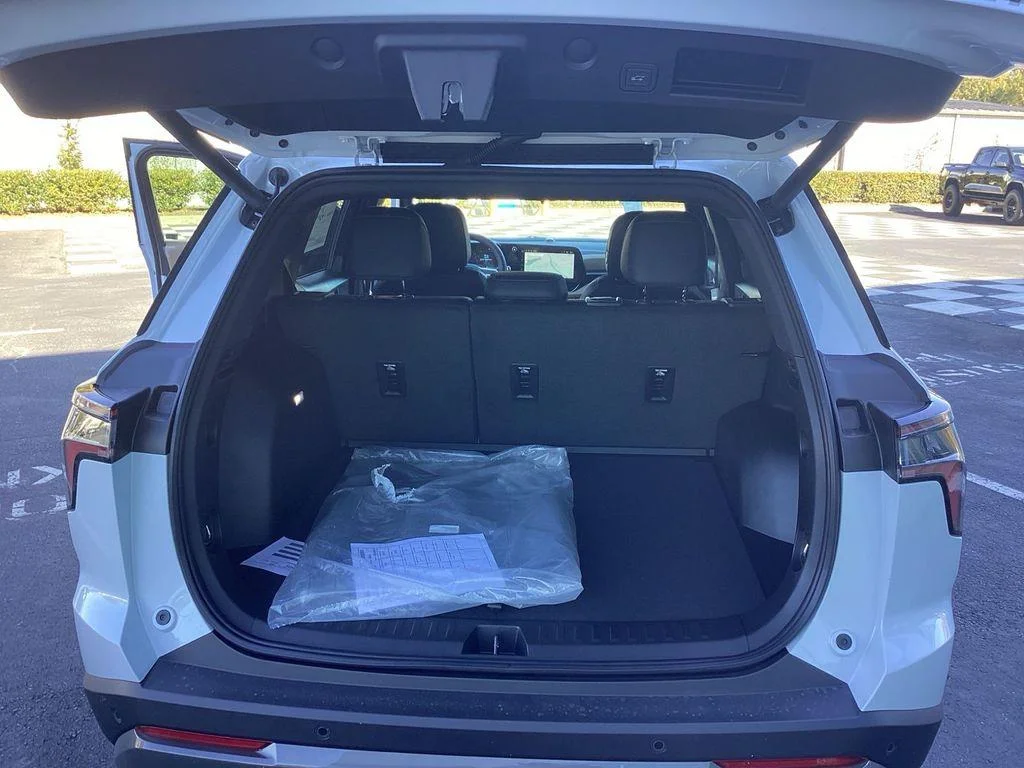 New 2026 Polar White Tricoat Chevrolet ACTIV image 20