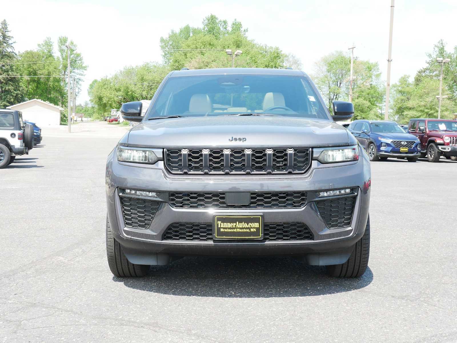 New 2026 Baltic Gray Metallic Clear-Coat Exterior Paint Jeep Limited image 2
