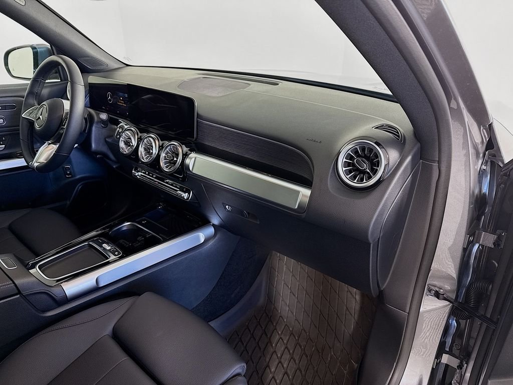Used 2026 Gray Mercedes-Benz GLB 250 image 30