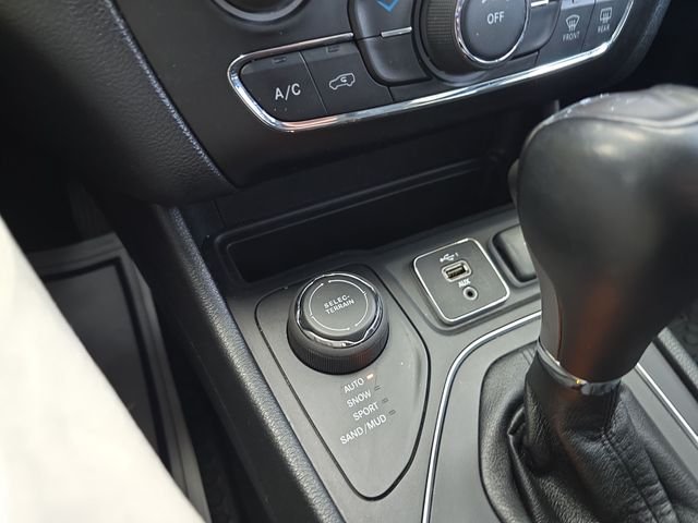 Used 2022 Gray Jeep X image 21