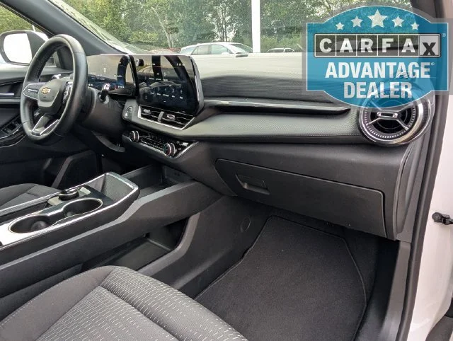 Used 2026 Summit White Chevrolet LT image 32