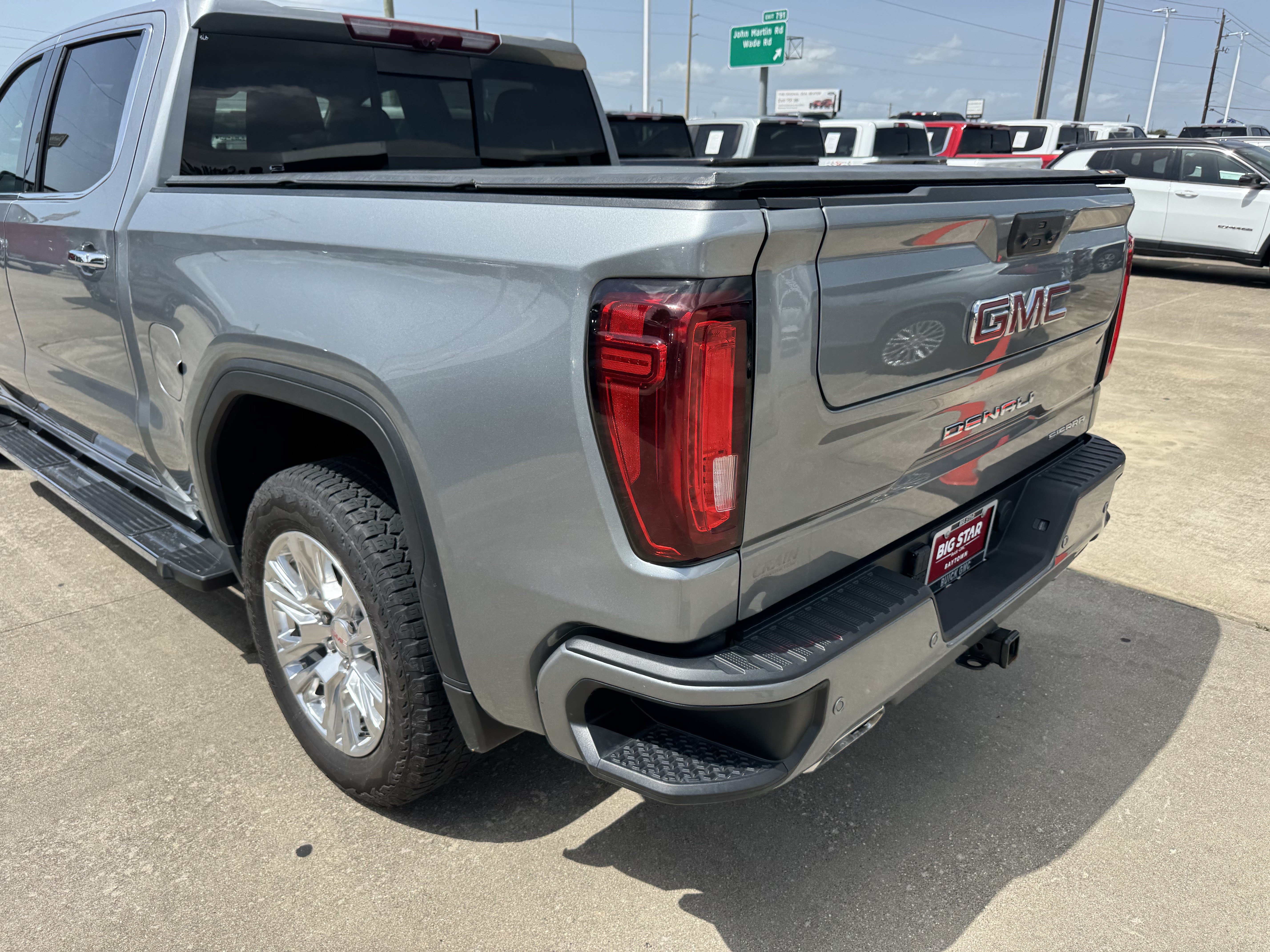 Used 2025 Sterling Metallic GMC Denali image 7
