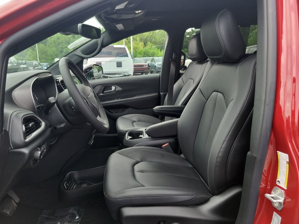 New 2027 Red Hot Pearl-Coat Exterior Paint Chrysler Select image 16